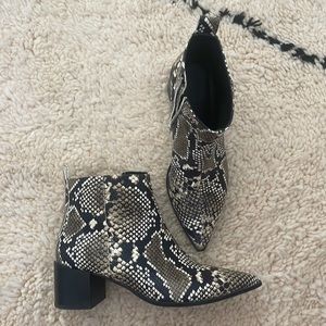 EUC Everlane The Boss Snake Skin Boots 9
